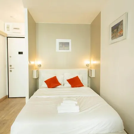 Champs Elysees - Arc De Triomphe Studio