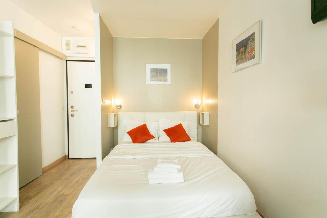 Champs Elysees - Arc De Triomphe Studio